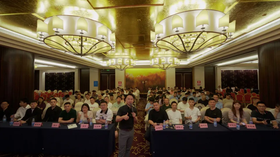 F4 粉丝交流会参会同行合影
